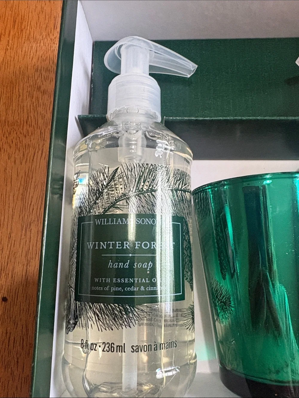 NEW IN BOX WILLIAMS SONOMA GUEST SET
